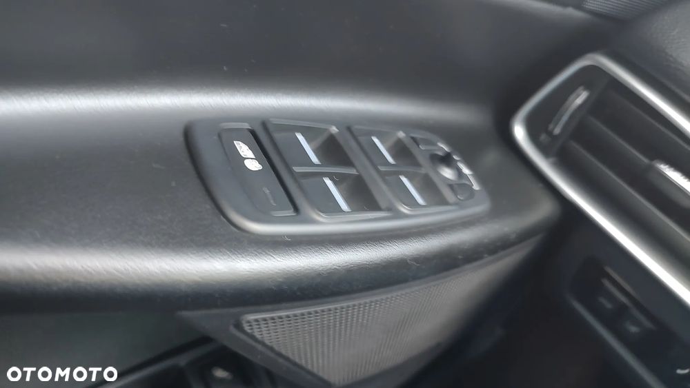Jaguar XE - 14