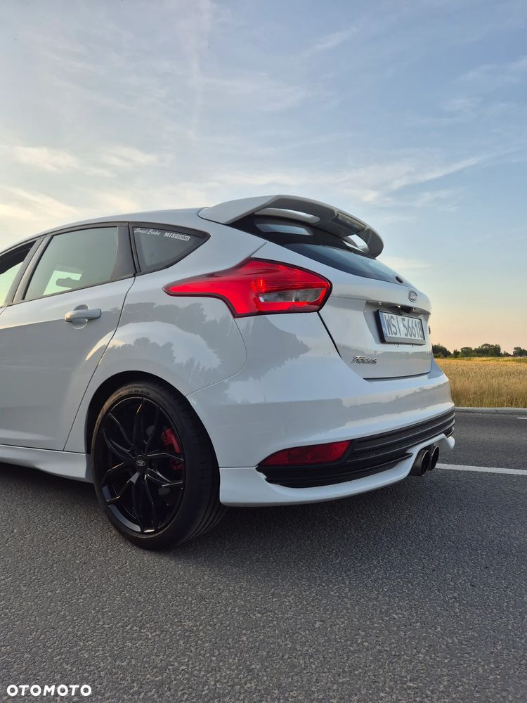 Ford Focus 2.0 EcoBoost ST - 8