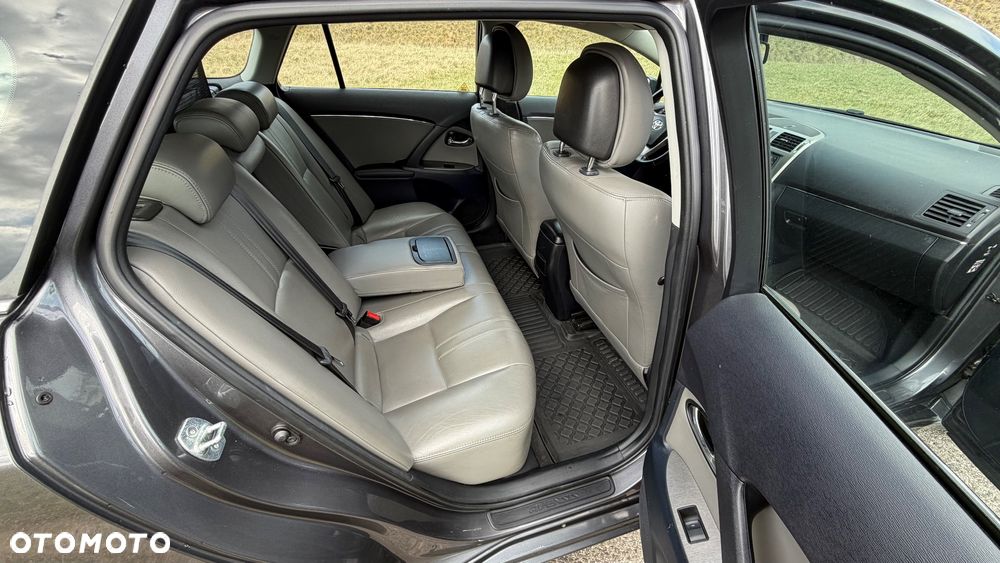 Toyota Avensis 2.0 Executive - 16