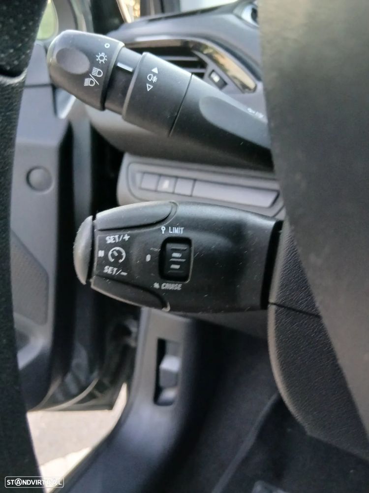 Peugeot 208 1.2 VTi Allure - 16