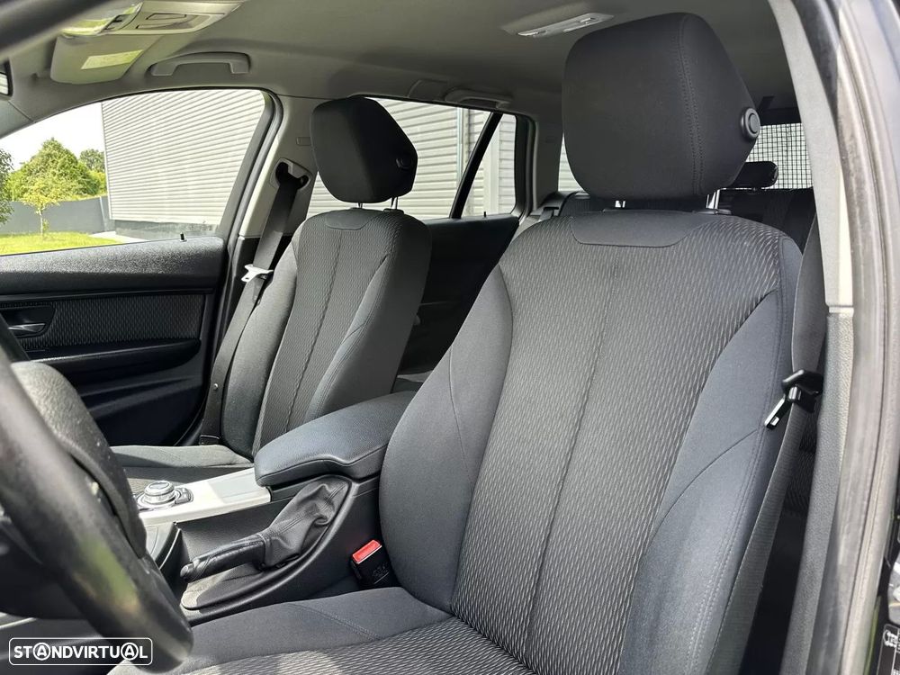 BMW 318 d Aut. Sport Line - 25