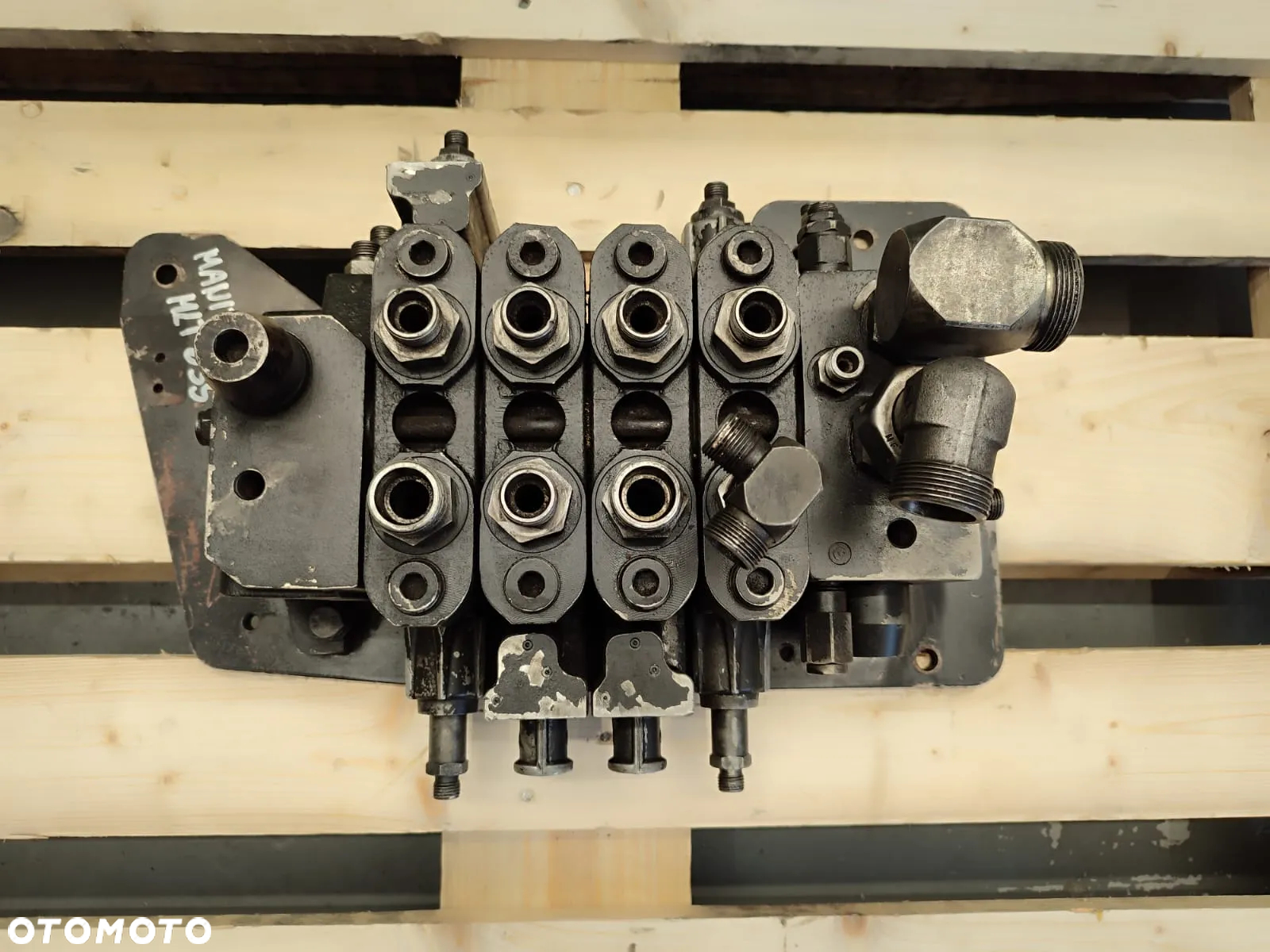 Rozdzielacz hydrauliczny 08105220 Manitou MLT 737 - 2