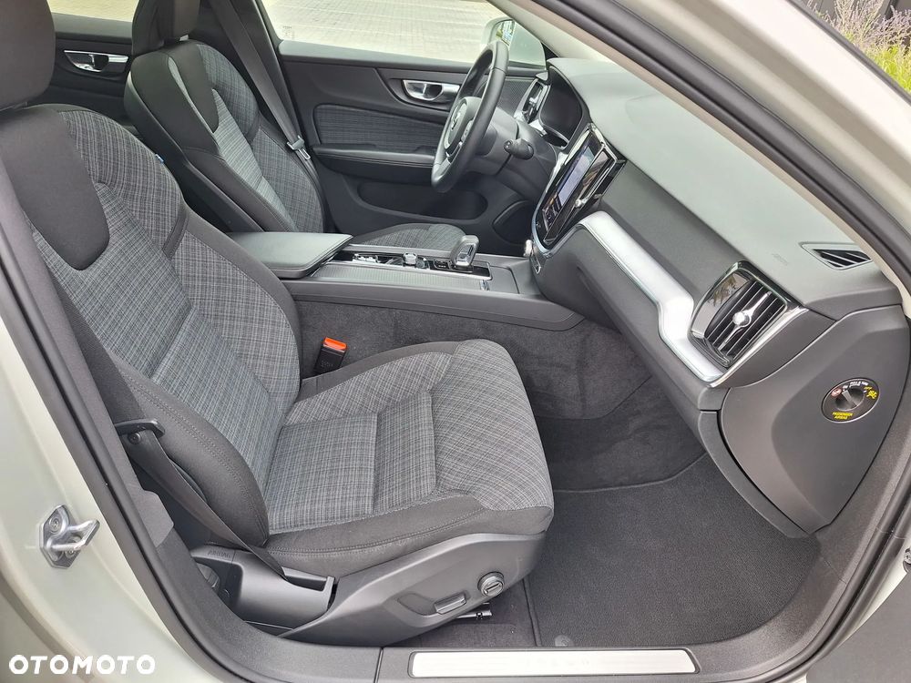 Volvo V60 B4 D Momentum Pro - 27