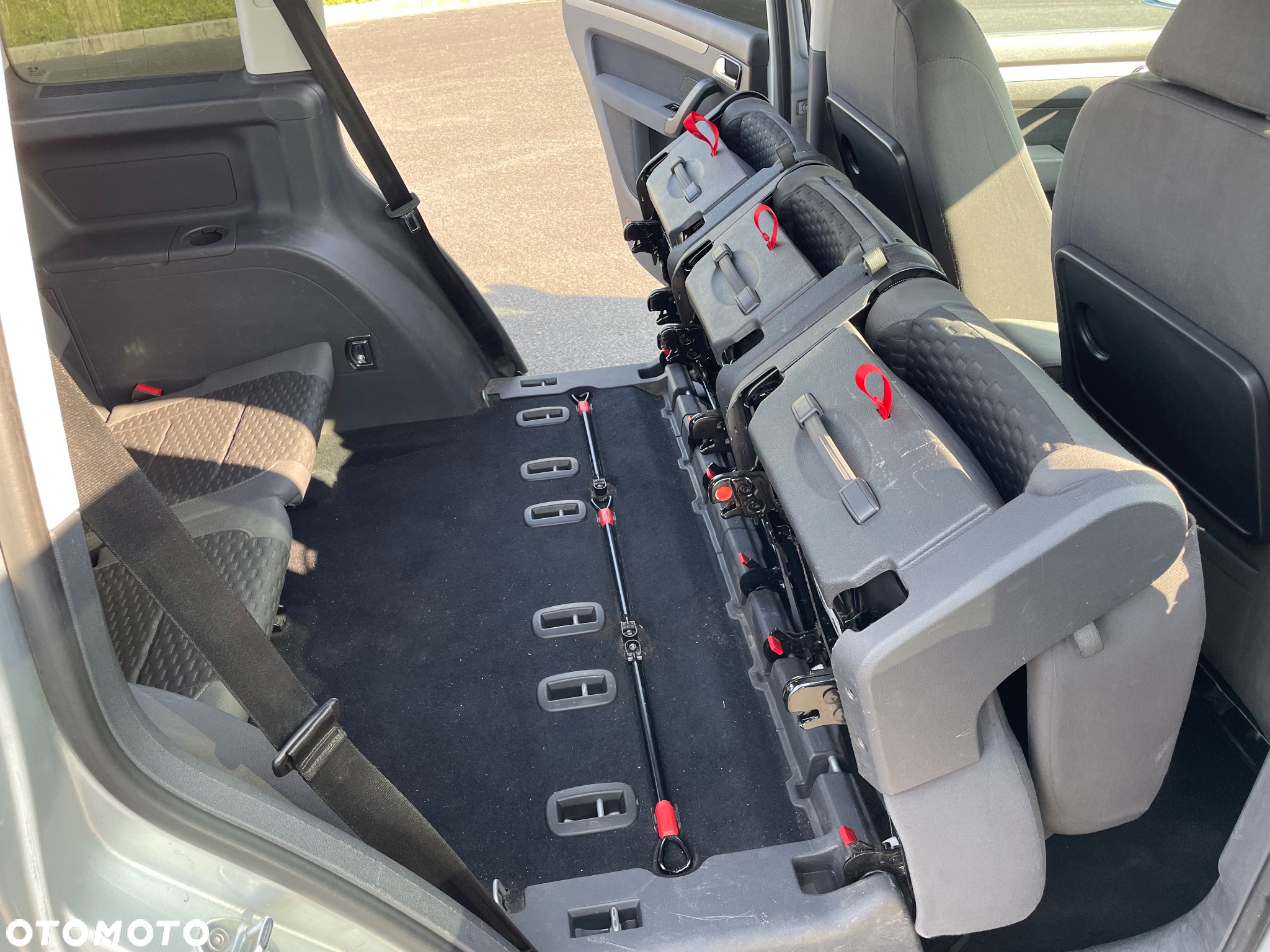 Volkswagen Touran - 14