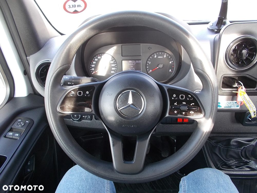 Mercedes-Benz Sprinter - 17