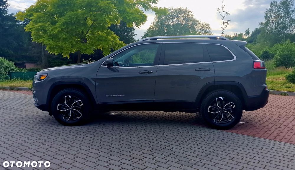 Jeep Cherokee - 16