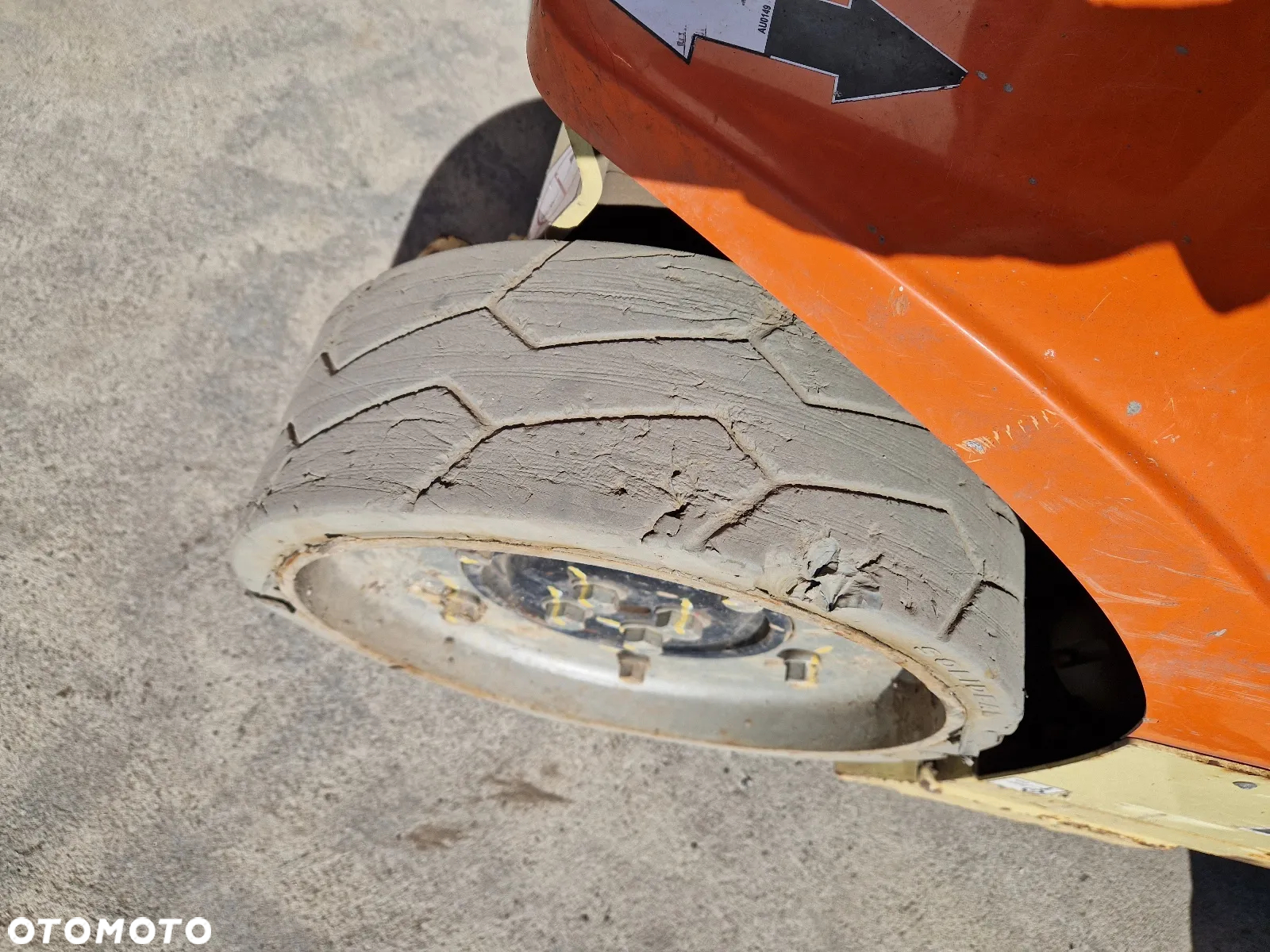 JLG Toucan 10E  R389 - 13