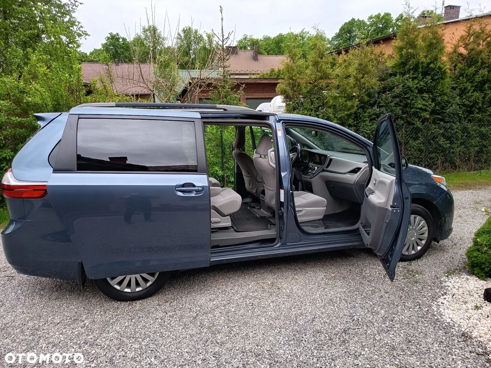Toyota Sienna - 6