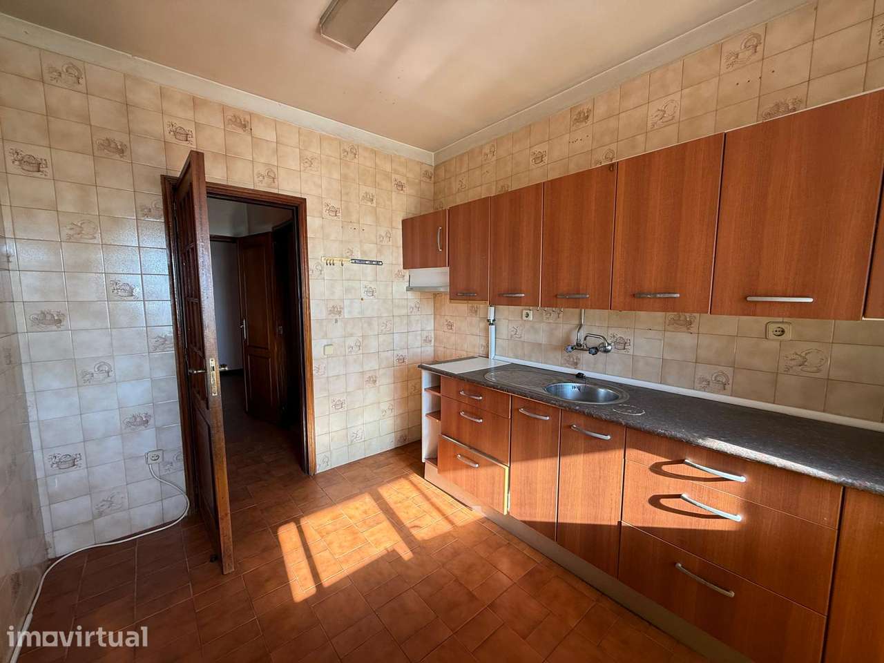 JD - Apartamento T2+1 para remodelar | Nascente -Poente | VNG - Grande imagem: 5/32