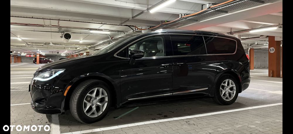 Chrysler Pacifica - 10