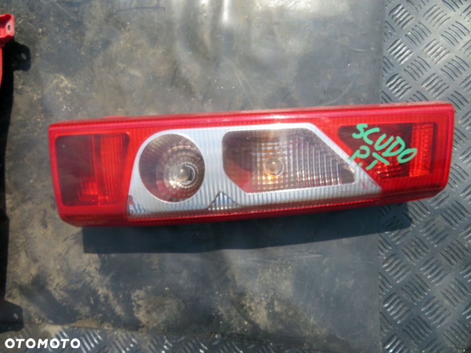 LAMPA TYLNA PRAWA JUMPY II EXPERT SCUDO CITROEN 2007-2012 - 1