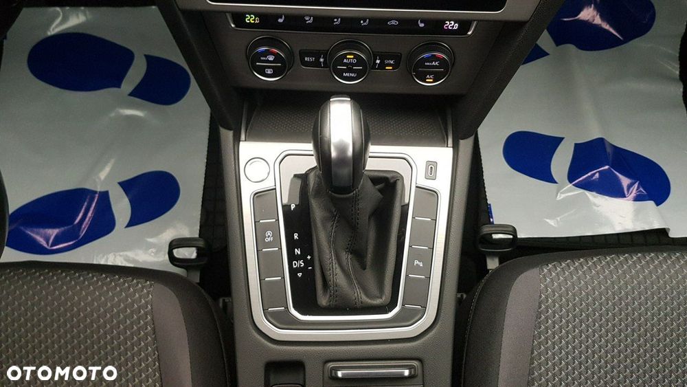 Volkswagen Passat - 24