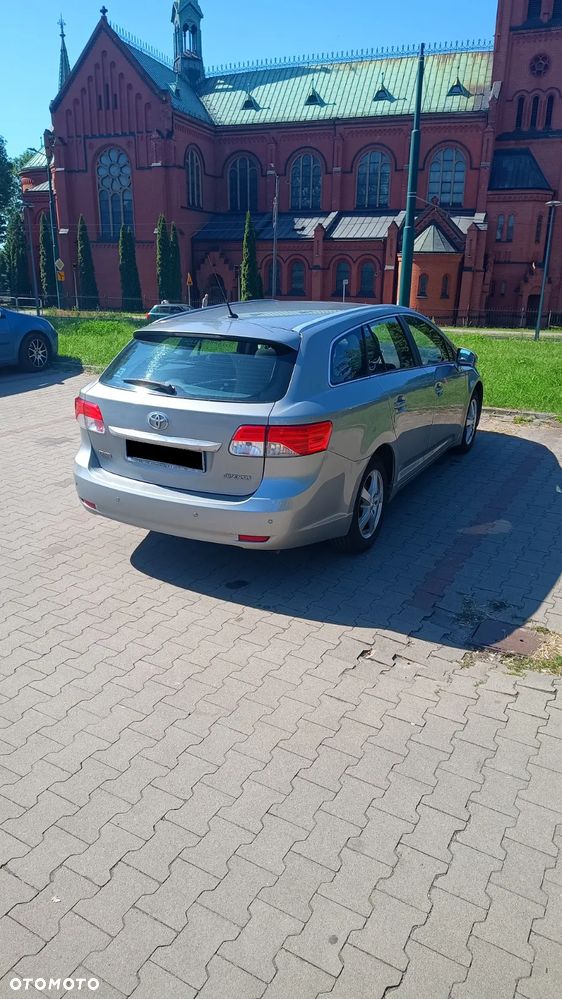 Toyota Avensis 2.0 D-4D Active - 8