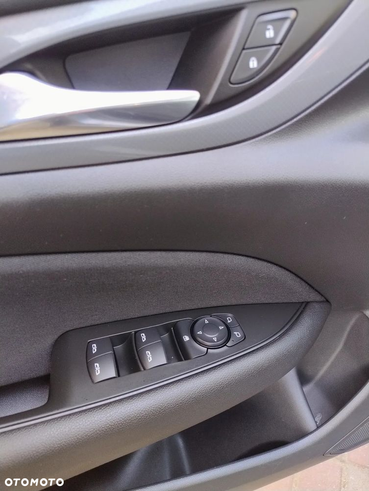 Opel Insignia - 12