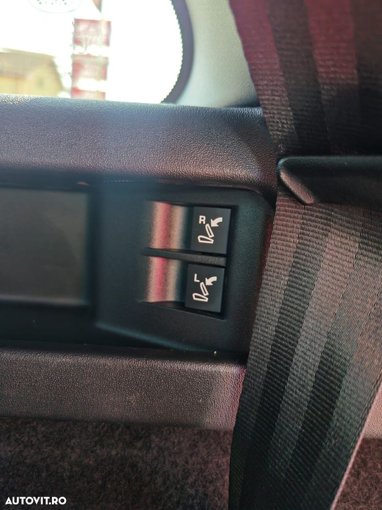 Land Rover Discovery Sport - 32