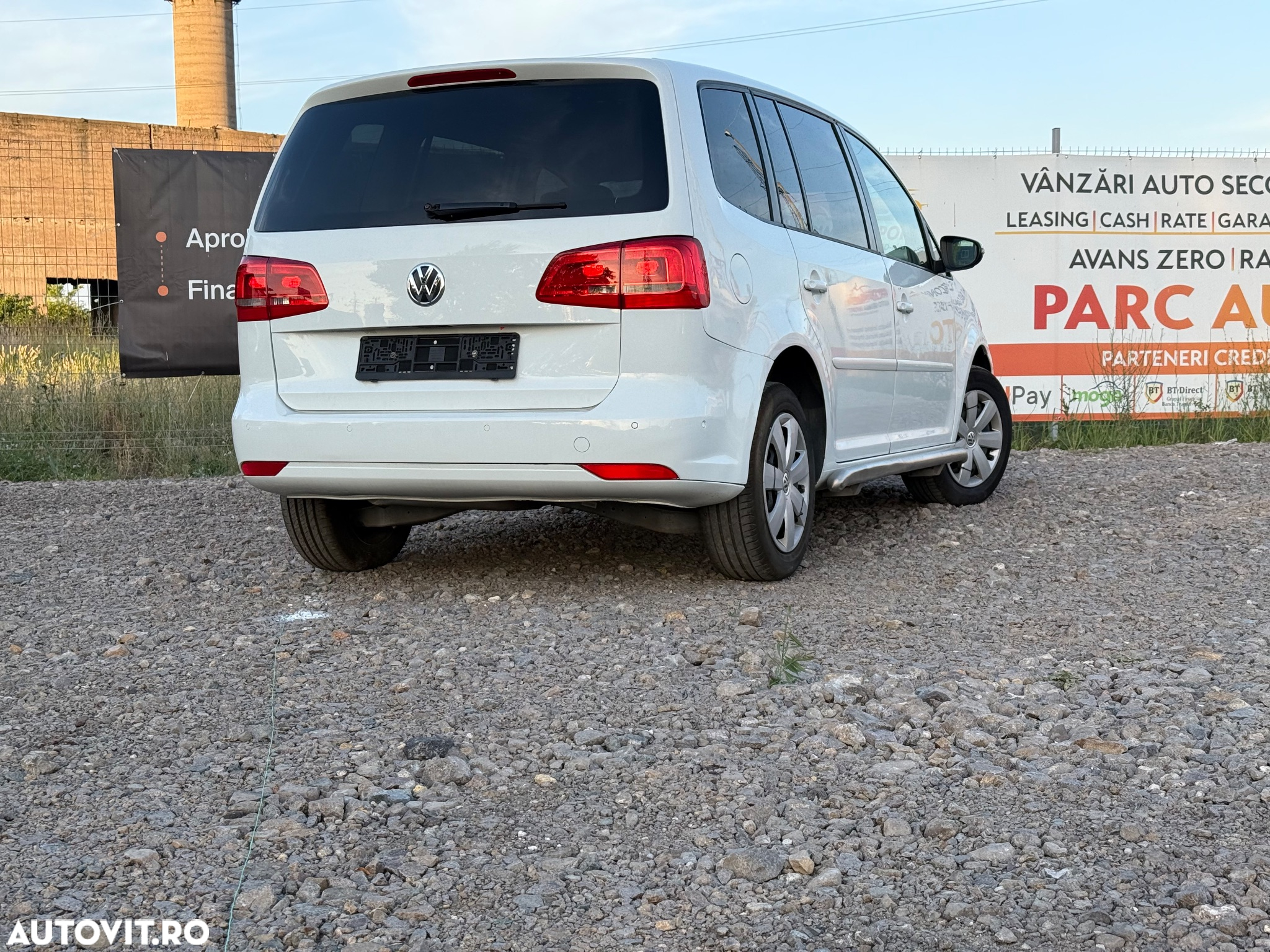 Volkswagen Touran 2.0 TDI DSG Comfortline - 4