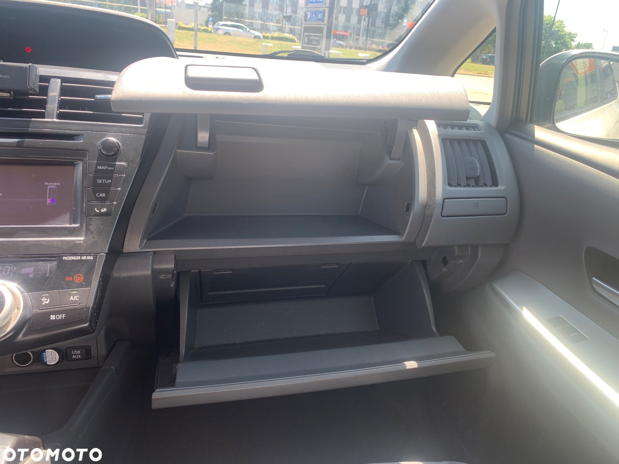 Toyota Prius+ (Hybrid) - 37