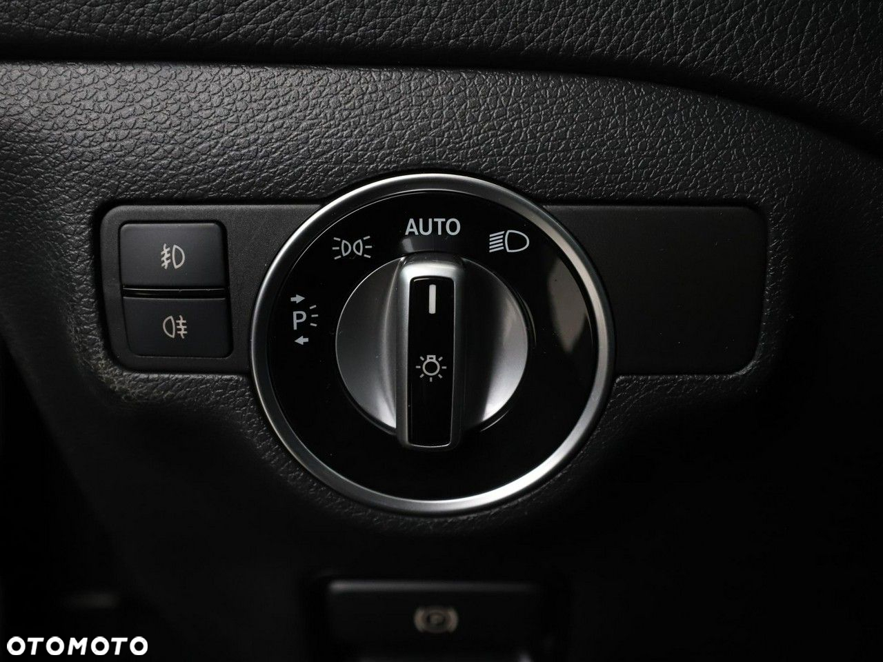 Mercedes-Benz GLA 220 4-Matic Style - 32