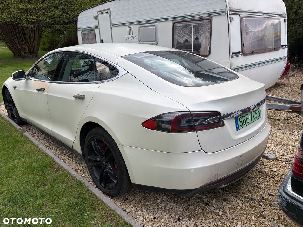 Tesla Model S - 5