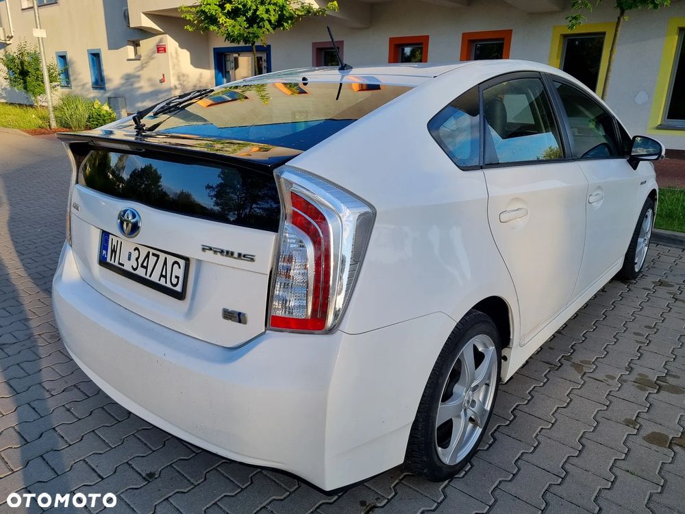 Toyota Prius (Hybrid) Life - 24