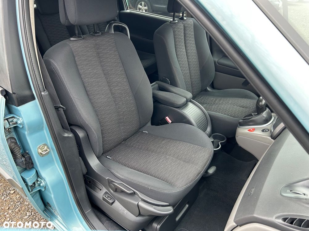 Renault Grand Scenic - 32