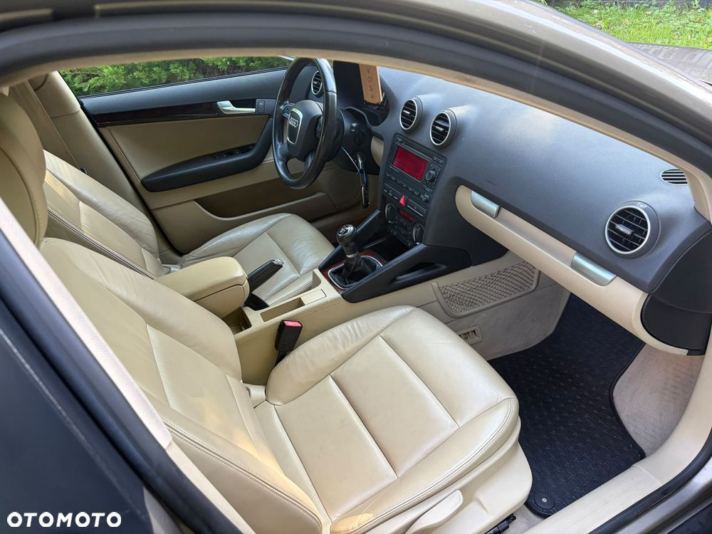 Audi A3 Sportback 1.4 TFSI Ambiente - 28