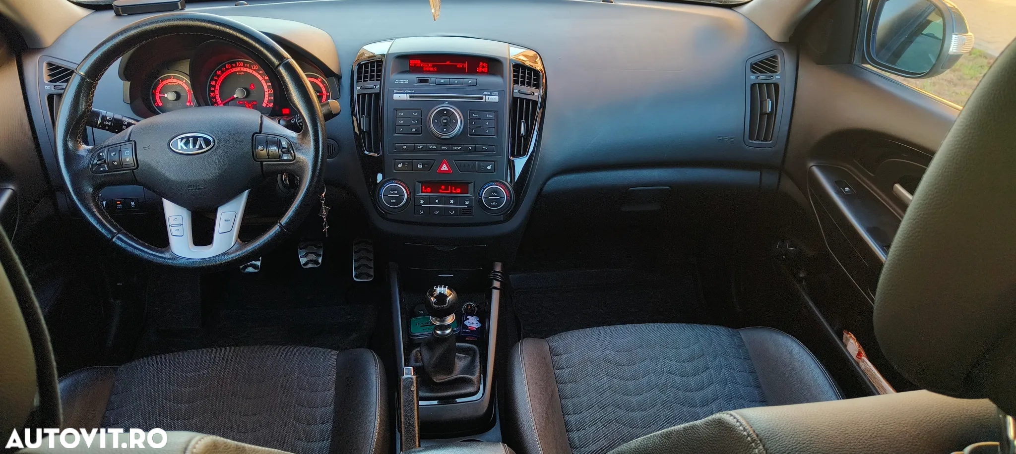 Kia Ceed 1.6 CRDi SW Edition 7 - 6