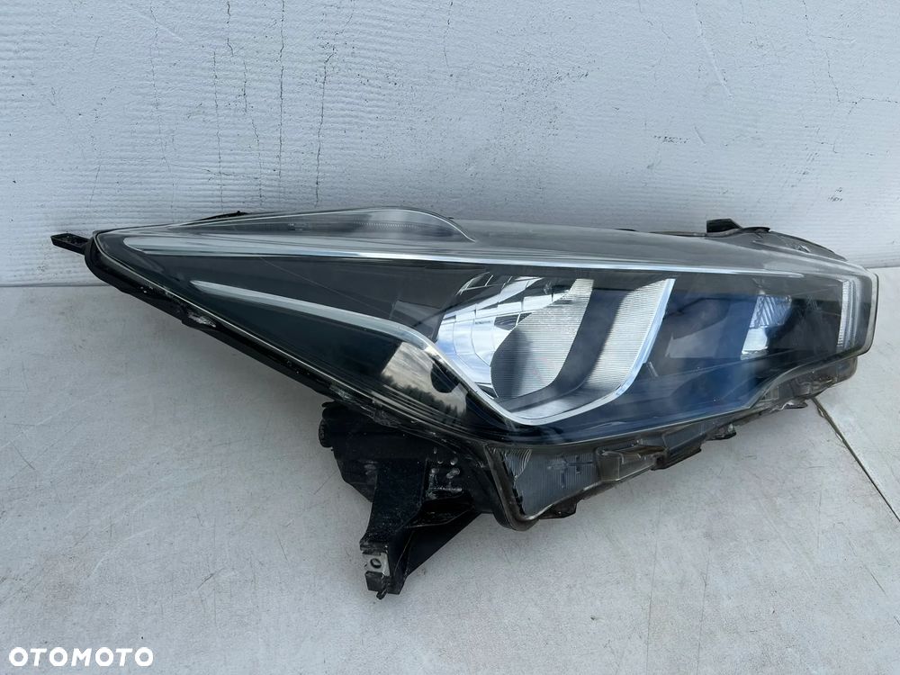 Lampa prawy przód Nissan Micra K14 260105FA0A - 2
