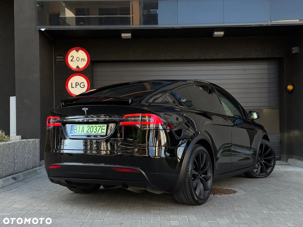Tesla Model X - 4