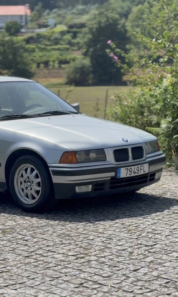 BMW 318 iS - 8