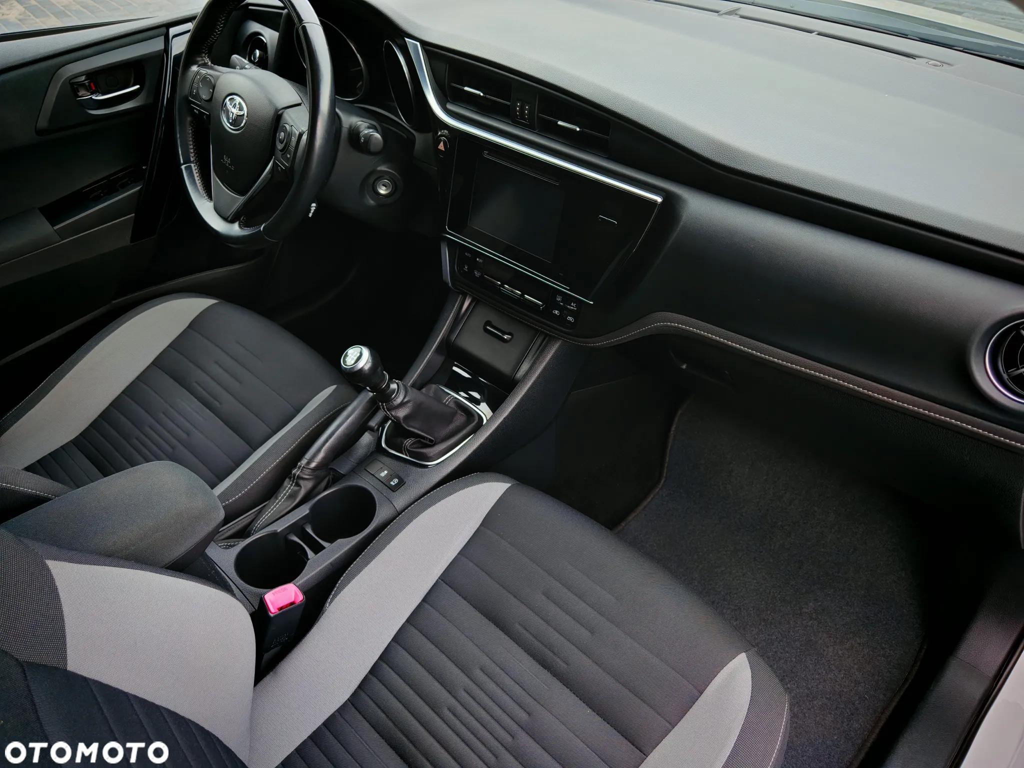 Toyota Auris 1.6 D-4D Premium - 22