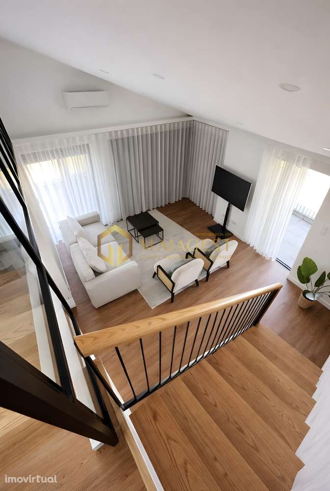 T1 Moderno com Grande Terraço, Garagem e Elevador - Grande imagem: 3/13