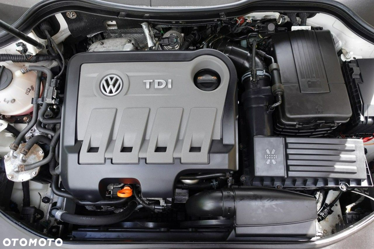 Volkswagen Passat - 11