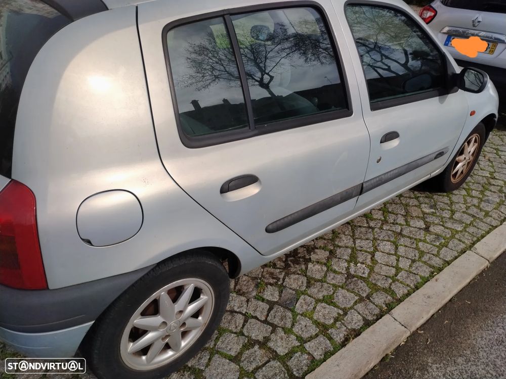 Renault Clio 1.9 DTi RXE - 12