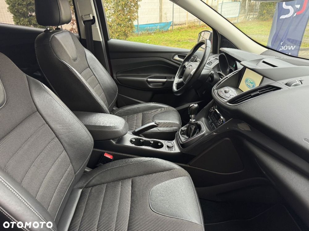 Ford Kuga 1.5 EcoBoost 2x4 Titanium - 25
