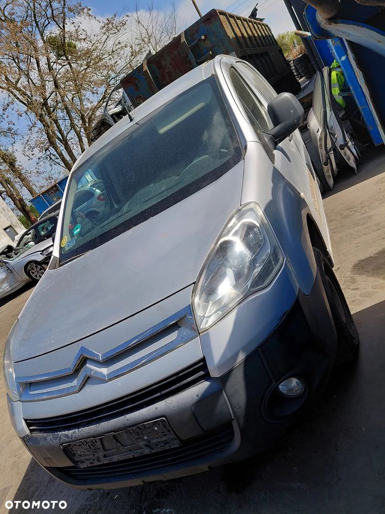 Części- Citroen Berlingo  Rok 2010 Pojemność 1560 Moc 66,20 kw Diesel - 2