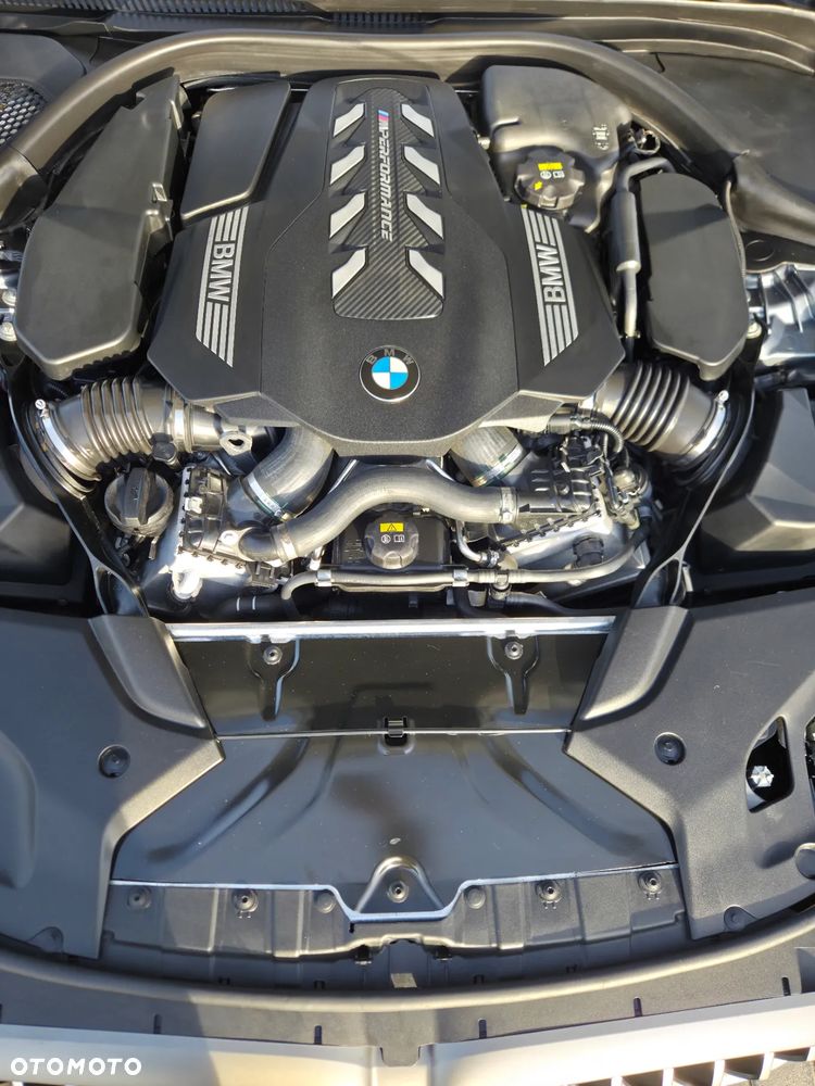 BMW Seria 5 M550i xDrive - 25