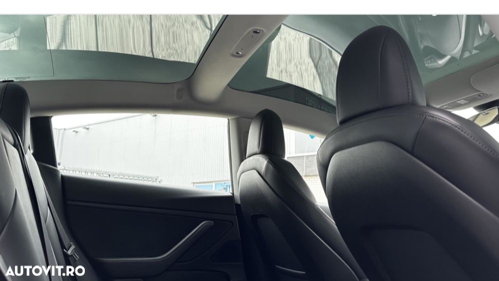 Tesla Model 3 - 4