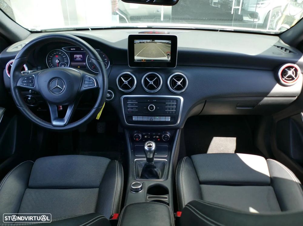 Mercedes-Benz A 180 d AMG Line - 36
