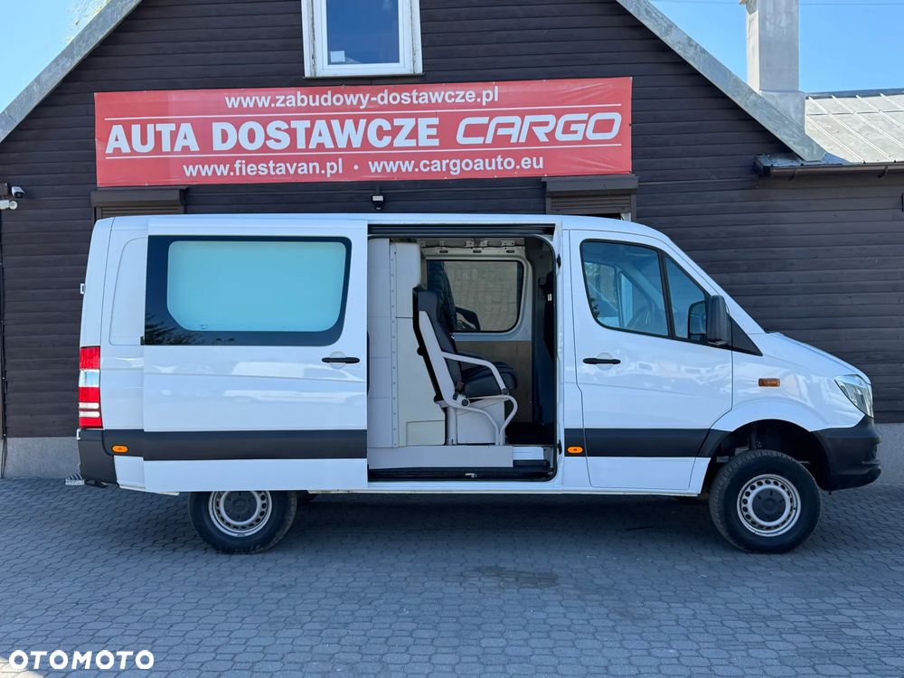 Mercedes-Benz Sprinter - 11