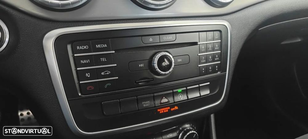 Mercedes-Benz CLA 180 d Shooting Brake AMG Line - 34