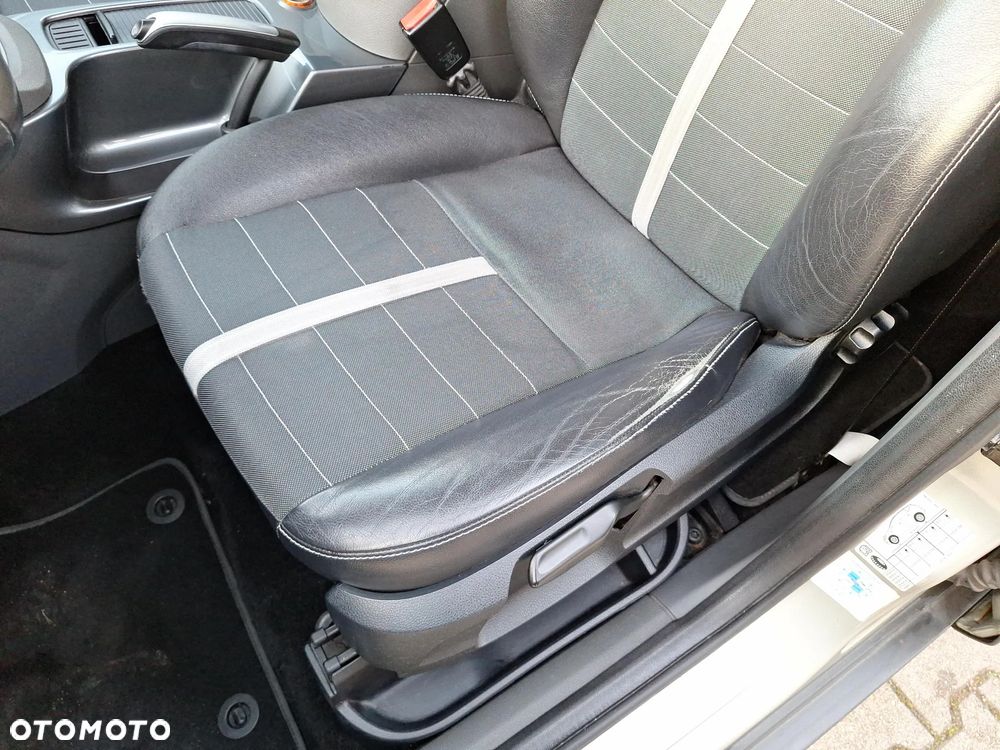 Ford Kuga 2.0 TDCi 4x4 Titanium - 12