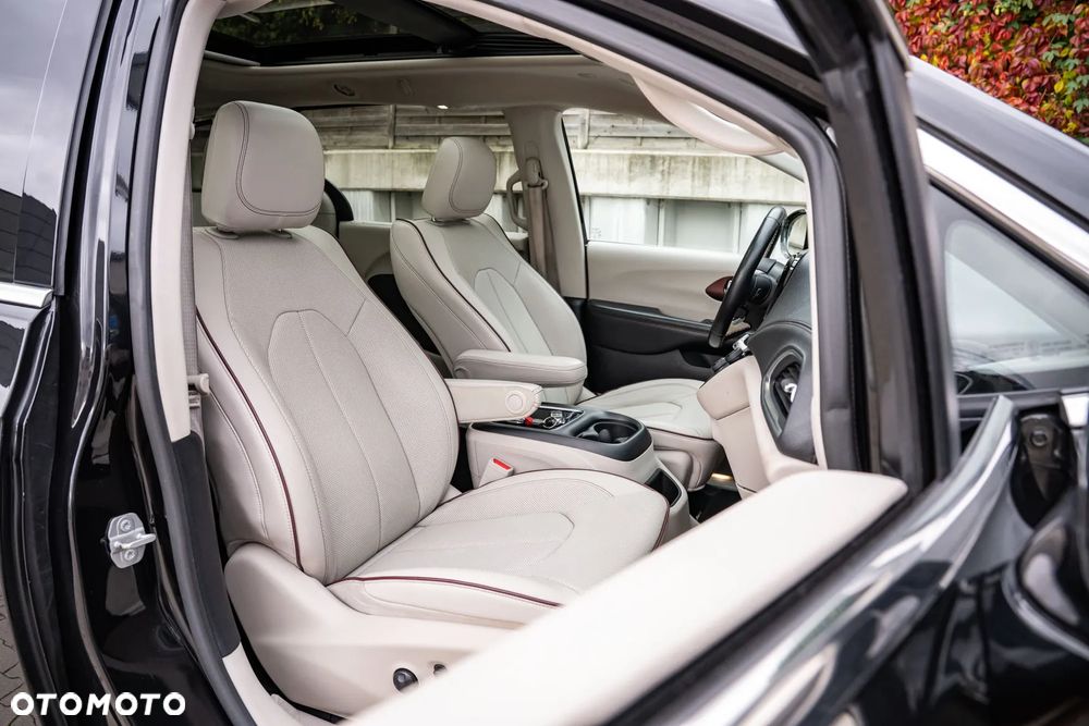 Chrysler Pacifica - 37