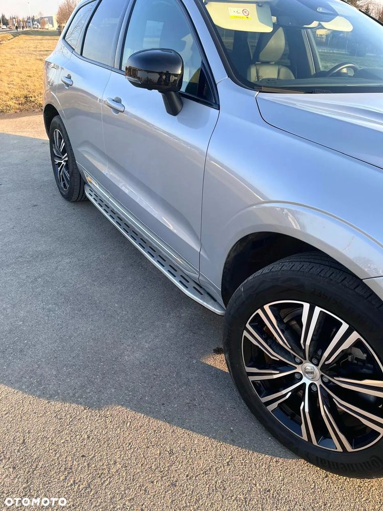 Volvo XC 60 T6 Plug-In Hybrid AWD Plus Black Edition - 4