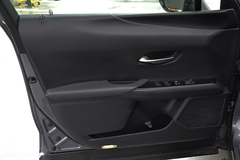 Lexus UX 250h Business Edition - 21