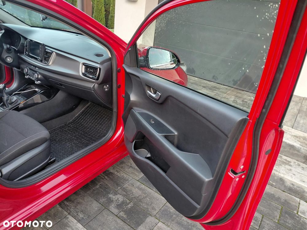 Kia Rio - 32