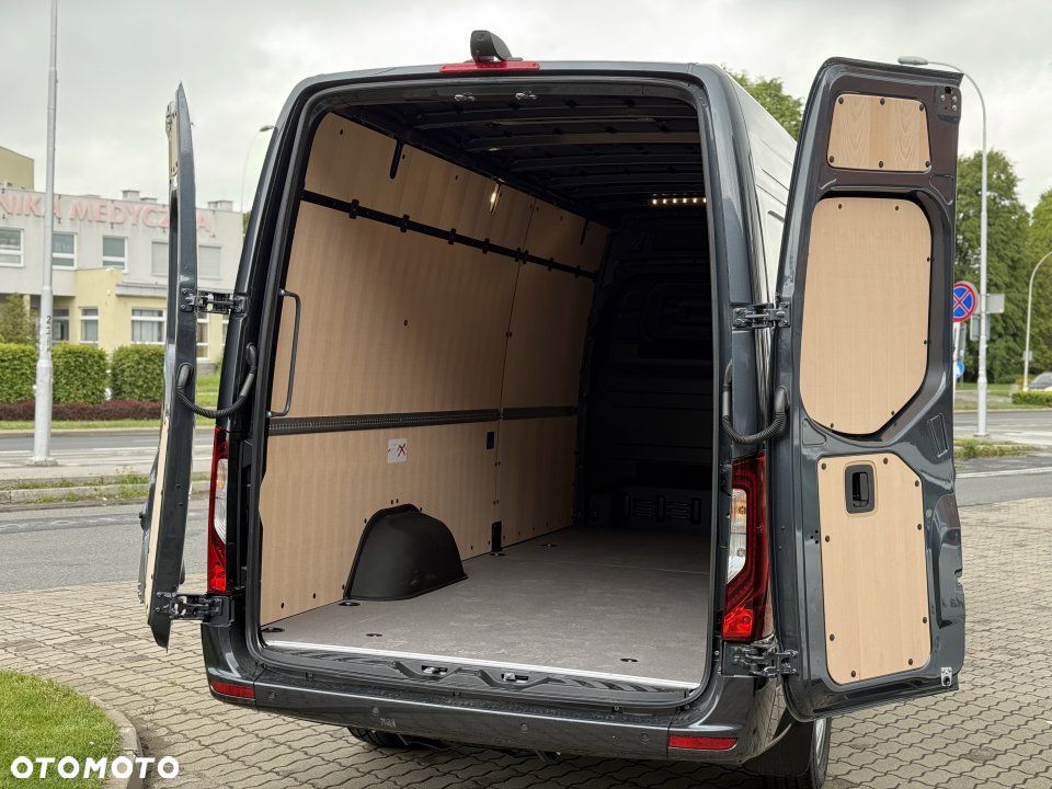 Mercedes-Benz Sprinter - 12