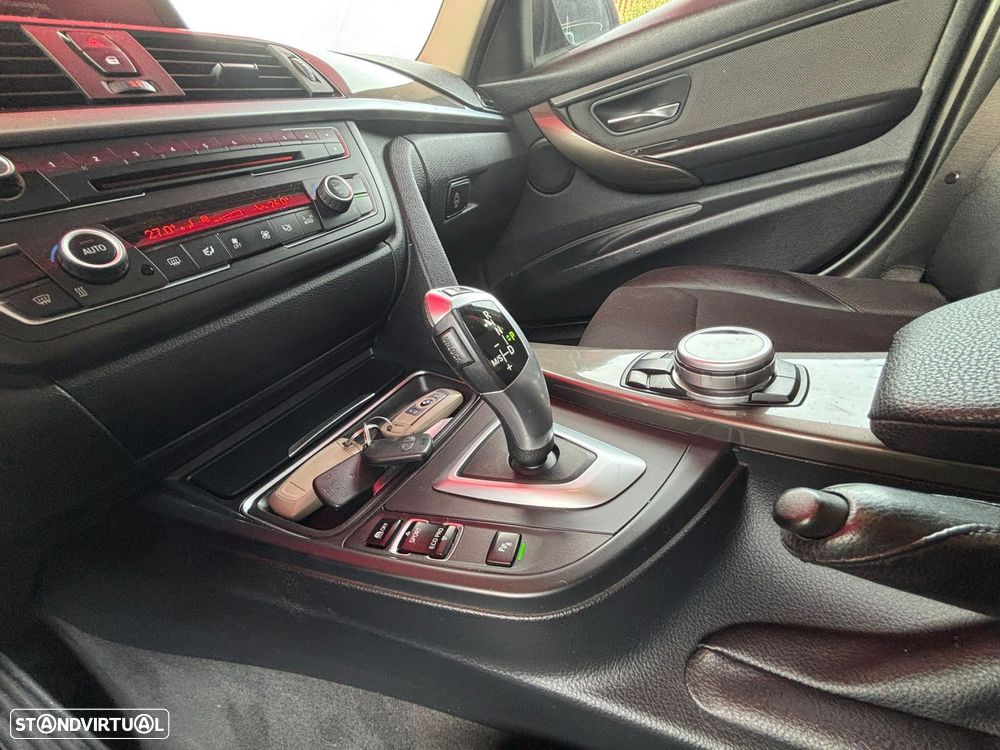 BMW 320 d Touring EfficientDynamics Auto - 15