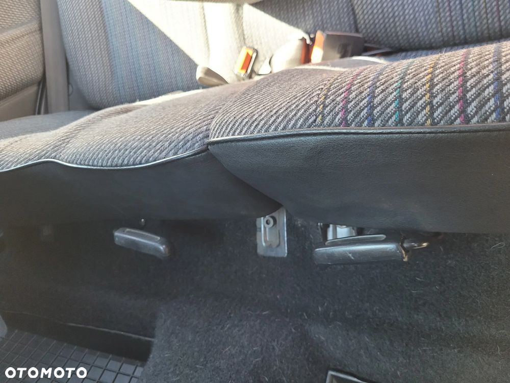 Volkswagen Passat 1.6 TD CL - 9