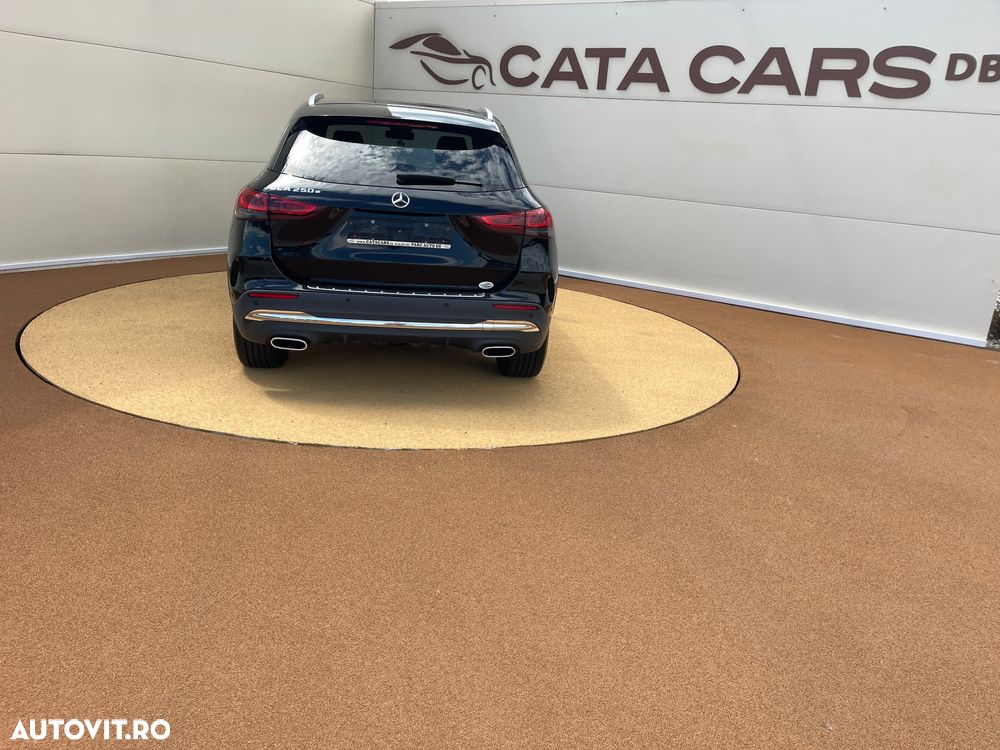 Mercedes-Benz GLA - 12